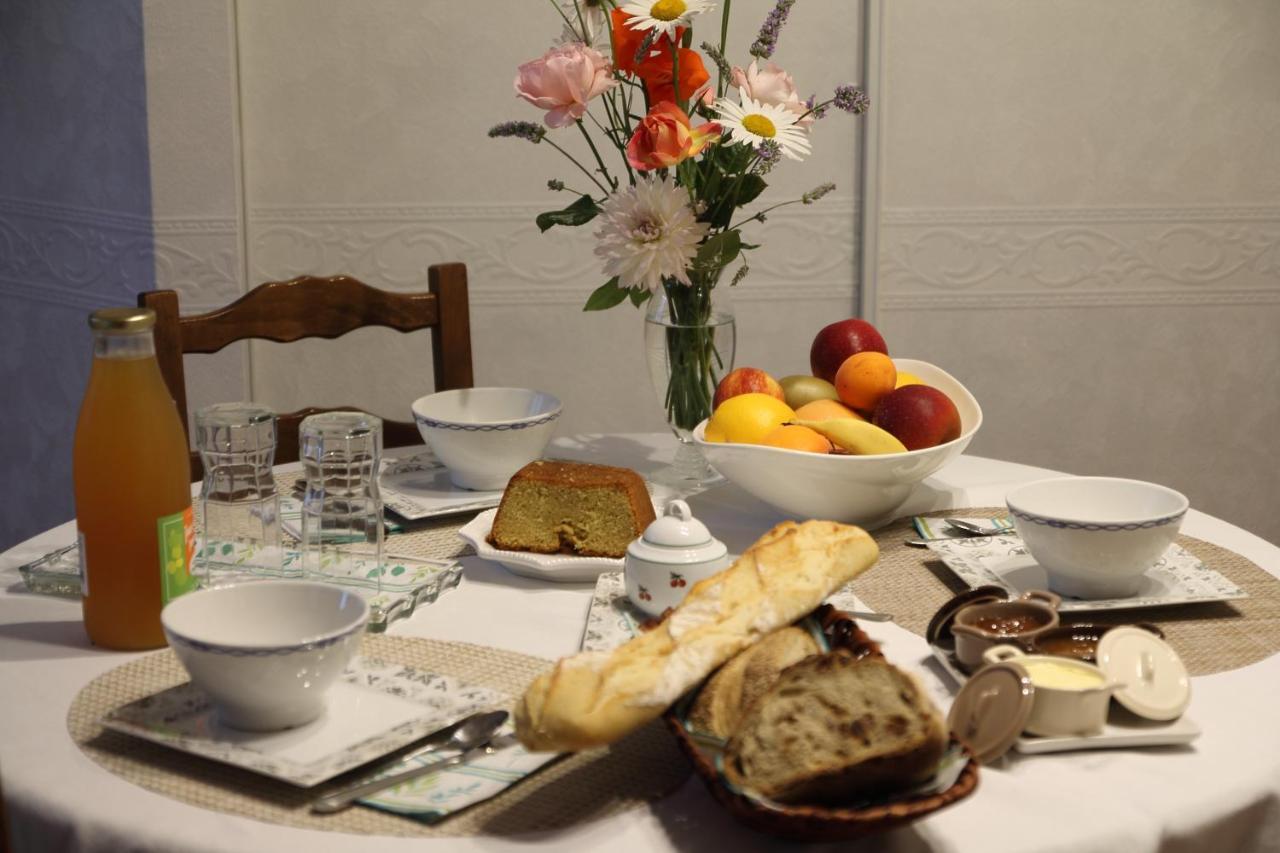 Chambre D Hote La Roussiere Saint-Ouen-Des-Toits ภายนอก รูปภาพ